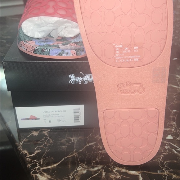 Coach Slides - Picture 2 of 2
